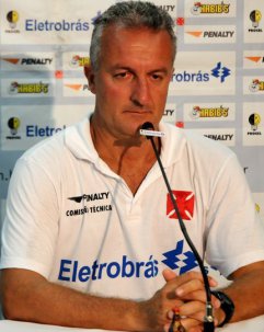 Mãozinha da Macaca: Na zona de rebaixamento, Vasco demite treinador