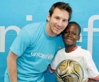 No aniversário do filho, melhor do mundo estrela ação da Unicef