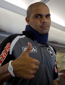 Carioca: Depois de tentar Loco Abreu, Cabofriense quer ex-lateral da Seleção