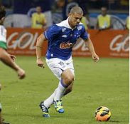 De volta, volante exalta descanso a mais no Cruzeiro