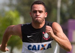 Meia do Corinthians promete dar a volta por cima em 2014