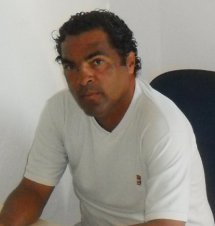 Após boa campanha no Estadual, Roberto de Assis aguarda propostas