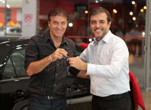 Treinador do Atlético-MG é premiado com um Toyota Corolla por título da Libertadores
