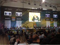 Grito da galera: Internautas criticam novo modelo do Paulistão e elogiam o FI