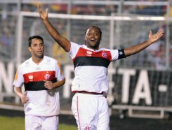 De olho em 2014, Santos mira acerto com ex-atacante da Seleção