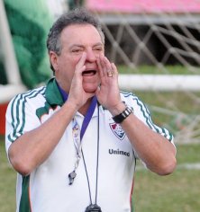 Técnico campeão mundial entra na mira do Palmeiras para 2014
