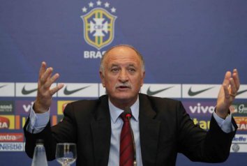 Amistosos: Irritado, Felipão evita falar sobre atacante Diego Costa