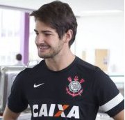Tite mantém Pato entre os reservas do Corinthians