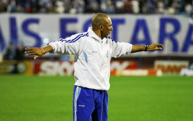 Série B: Treinador do Avaí quer aproveitar clássico para “eliminar” rival