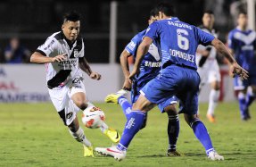 Sul-Americana: Jogadores da Ponte comemoram empate sem gols