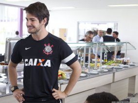 Arsenal entra na briga com Tottenham por atacante do Corinthians