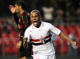 Promessa se vê na briga pela titularidade no São Paulo