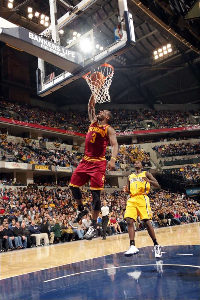 Brasileiro joga bem, mas Cleveland perde outra na NBA