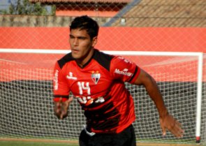 Série B: Atacante do Atlético-GO espera por chance contra o Bragantino