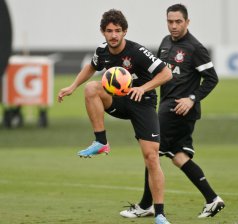 Alexandre Pato pode ser negociado pelo Corinthians em 2014