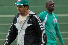 Presidente do Guarani revela proposta e espera resposta de treinador até terça