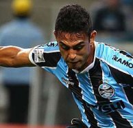 Zagueiro dá susto em treino dos reservas no Grêmio