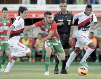 Timão e São Paulo travam batalha por destaque da Portuguesa