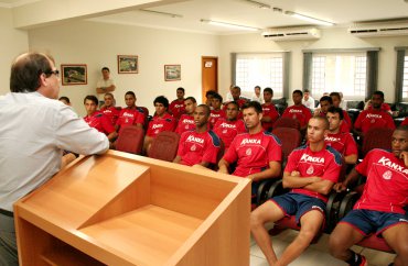 Paulistão: Penapolense apresenta comissão técnica ao elenco 2 0002048126061 img