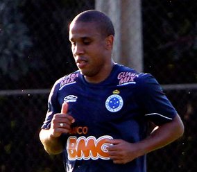 Atacante é poupado em treino, mas não preocupa Cruzeiro