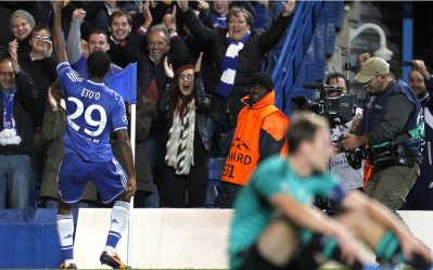 LIGA DOS CAMPEÕES: Com dois de Eto’o, Chelsea derrota Schalke em casa