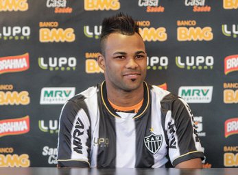 Atlético-MG não desiste de ter Fernandinho no Mundial