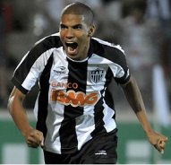 Atlético-MG precisa melhorar fora de casa, diz zagueiro