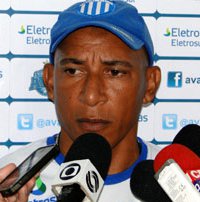 Avaí tenta superar desfalques para se recuperar e passar pelo lanterna