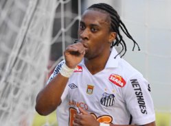 Ídolo da torcida, volante lamenta primeiro ano sem títulos no Santos