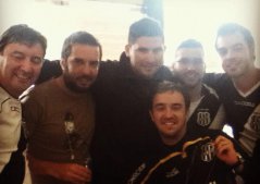 Torcedores da Ponte fazem festa na Argentina e tietam Dario Gigena