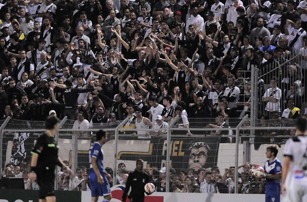 Herois da Ponte Preta são recebidos com festa e euforia no Majestoso