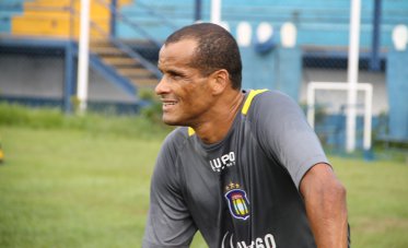 Rivaldo aguarda exames médicos para fechar com time do Paulistão