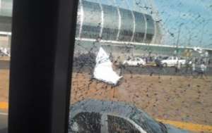 Virou moda! Ônibus de time da Série B é apedrejado antes de clássico