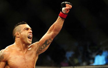UFC: Vitor Belfort nocauteia Dan Henderson de forma sensacional