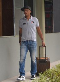 Poupado de jogo, atacante do São Paulo faz treino físico no CT