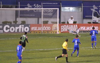 Série B: Goleiro do São Caetano descarta matemática e espera vitória 2 0002048128006 img