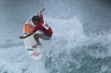 Surf: Recuperado de cirurgia, Paulo Moura da Rip Curl retorna com força