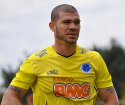 Poupado, volante desfalca Cruzeiro em jogo decisivo