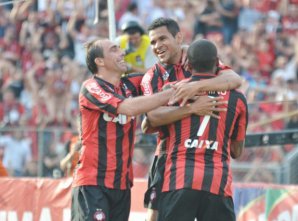 Criciúma x Atlético-PR – Jogo de opostos no Heriberto Hülse