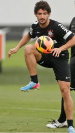 Pato frustrou torcida do Corinthians, admite zagueiro-capitão