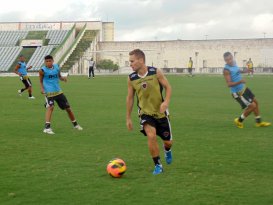 Sondado pelo Guarani, herói da Série D fica no Botafogo-PB para 2014