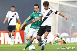 Fora por 3 meses, ídolo do Vasco adia decisão por se aposentar
