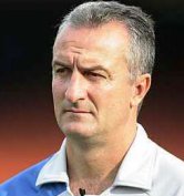 Treinador muda time e mostra confiança na chegada ao Flu