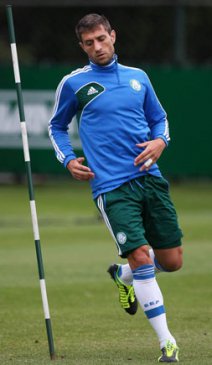 Série B: Eguren critica companheiro após expulsão no Palmeiras