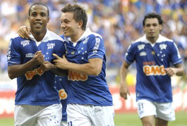 Derrota do Atlético-PR dá título antecipado ao Cruzeiro
