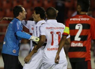 São Paulo 2 x 0 Flamengo – Em dia de protesto, Ceni volta a marcar