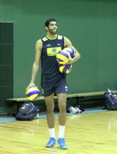 Vôlei: Com Wallace, seleção faz 1.º treino no Japão