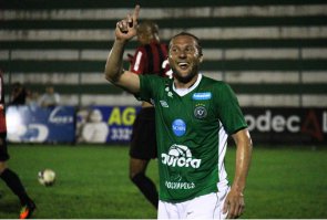 Caxias demonstra interesse em atacante de time da Série B