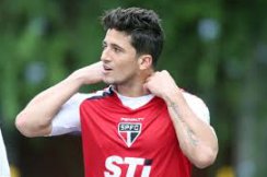 Atacante da voadora volta a treinar e fica à disposição de Muricy