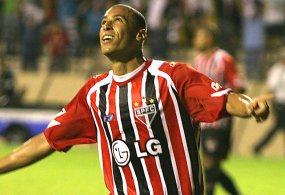 Botafogo está perto de acertar com ex-meia do Corinthians e São Paulo